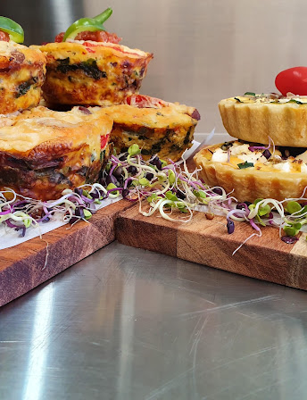 Fresh savoury cabinet food